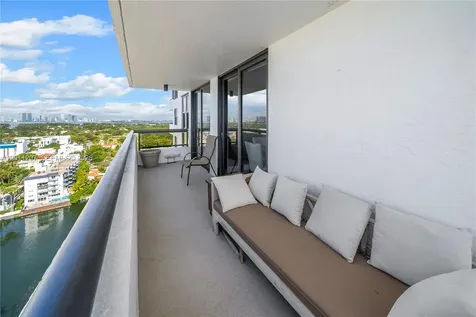 2555 Collins Avenue Miami Beach FL 33140