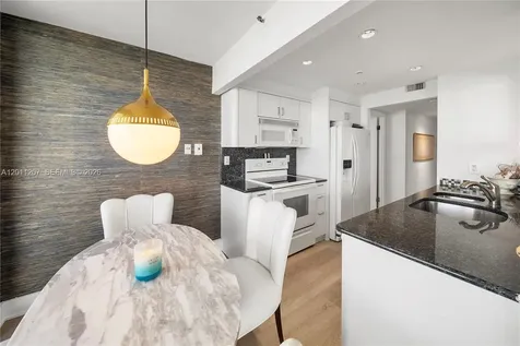 2555 Collins Avenue Miami Beach FL 33140