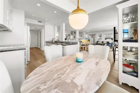 2555 Collins Avenue Miami Beach FL 33140
