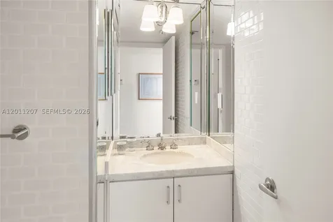 2555 Collins Avenue Miami Beach FL 33140