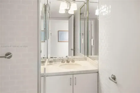 2555 Collins Avenue Miami Beach FL 33140