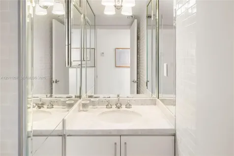 2555 Collins Avenue Miami Beach FL 33140