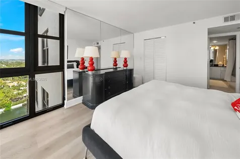 2555 Collins Avenue Miami Beach FL 33140