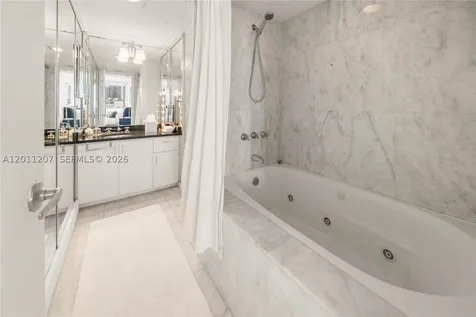 2555 Collins Avenue Miami Beach FL 33140