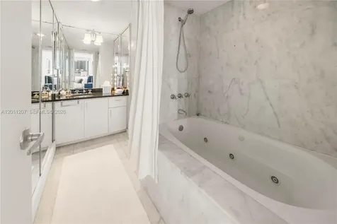 2555 Collins Avenue Miami Beach FL 33140