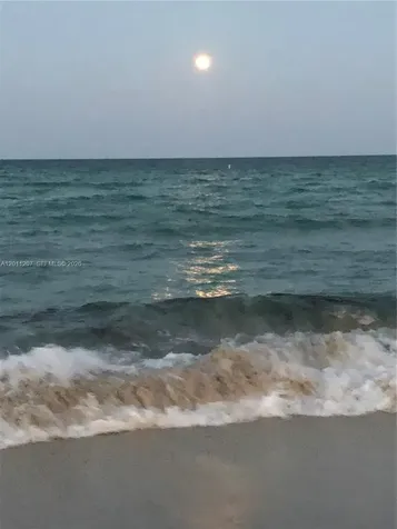 2555 Collins Avenue Miami Beach FL 33140