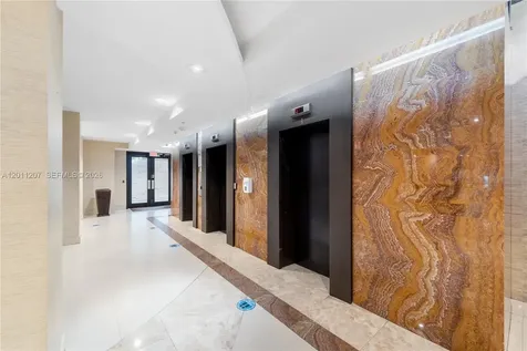 2555 Collins Avenue Miami Beach FL 33140