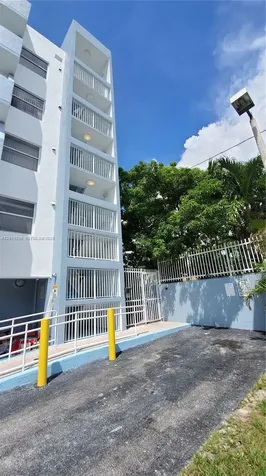 2575 SW 27th Avenue Miami FL 33133