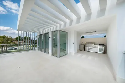 3280 Lake Ridge Lane Weston FL 33332