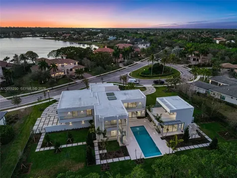 3280 Lake Ridge Lane Weston FL 33332