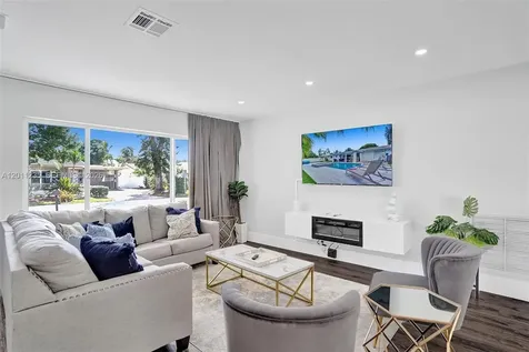 1247 SE 7th Court Deerfield Beach FL 33441