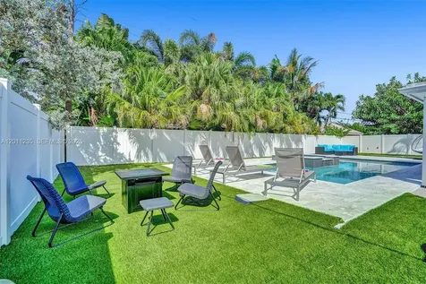 1247 SE 7th Court Deerfield Beach FL 33441