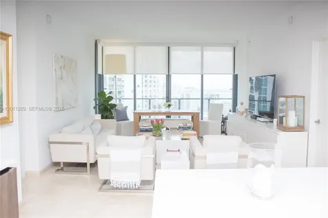 68 SE 6th Street Miami FL 33131