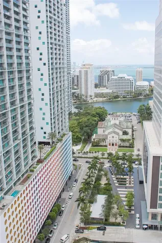 68 SE 6th Street Miami FL 33131