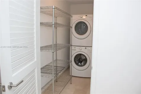 68 SE 6th Street Miami FL 33131