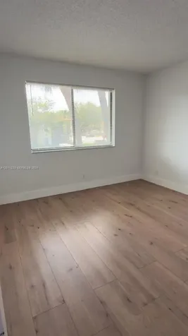325 Lakeview Drive Weston FL 33326