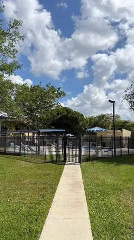 325 Lakeview Drive Weston FL 33326