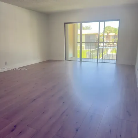 325 Lakeview Drive Weston FL 33326