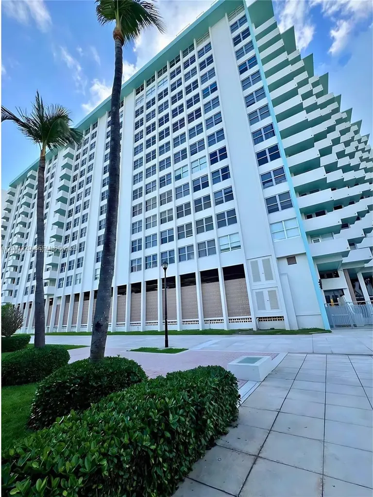 2899 Collins Avenue Miami Beach FL 33140
