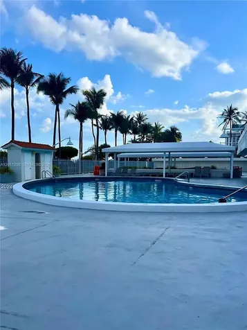 2899 Collins Avenue Miami Beach FL 33140