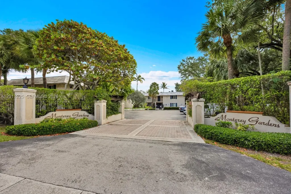 8607 SW 68th Court Pinecrest FL 33156