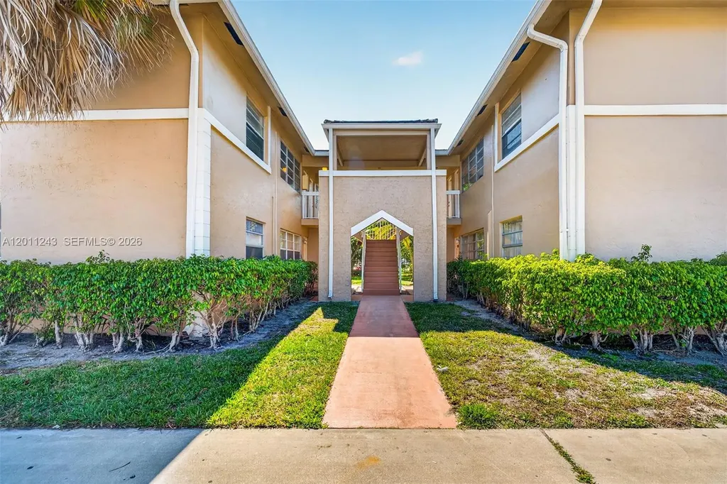 1028 Twin Lakes Drive Coral Springs FL 33071