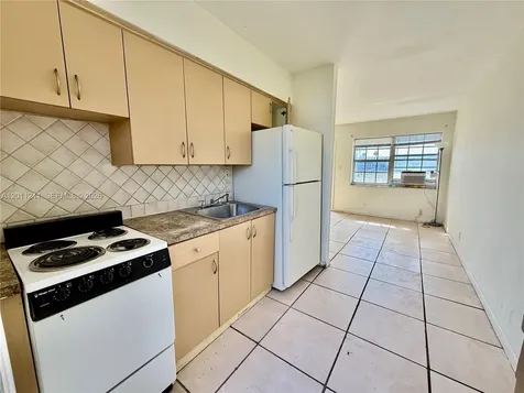 1041 NW 7th Court Hallandale Beach FL 33009
