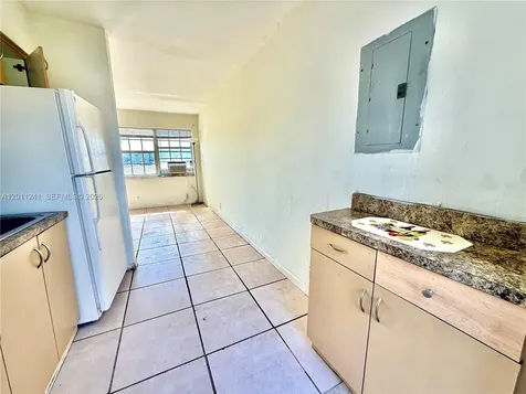 1041 NW 7th Court Hallandale Beach FL 33009