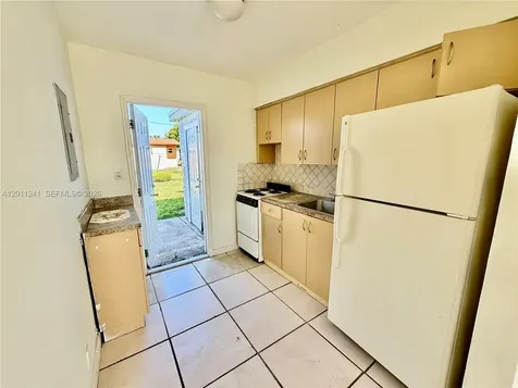 1041 NW 7th Court Hallandale Beach FL 33009