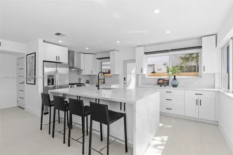 7286 Gary Avenue Miami Beach FL 33141