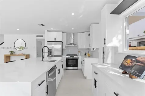 7286 Gary Avenue Miami Beach FL 33141
