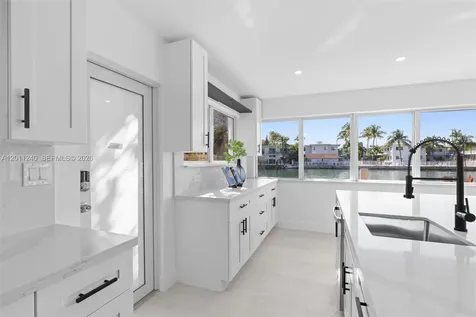 7286 Gary Avenue Miami Beach FL 33141