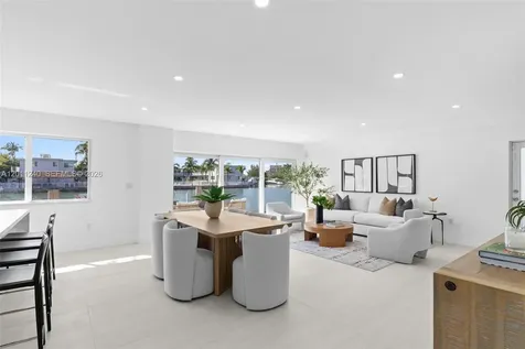 7286 Gary Avenue Miami Beach FL 33141