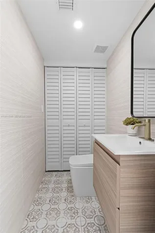 7286 Gary Avenue Miami Beach FL 33141