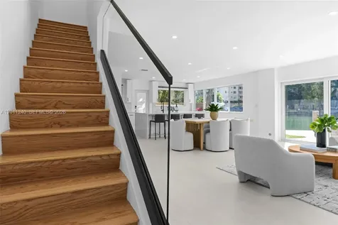 7286 Gary Avenue Miami Beach FL 33141