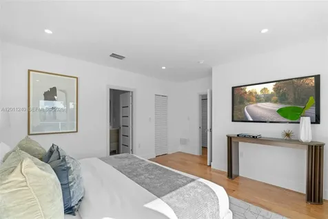 7286 Gary Avenue Miami Beach FL 33141