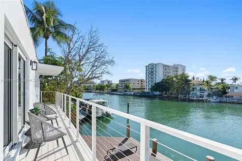 7286 Gary Avenue Miami Beach FL 33141