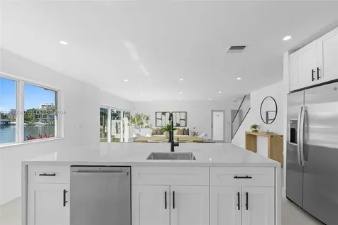 7286 Gary Avenue Miami Beach FL 33141