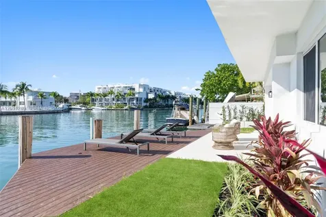 7286 Gary Avenue Miami Beach FL 33141