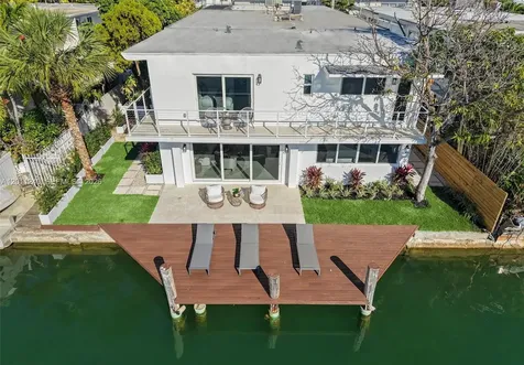 7286 Gary Avenue Miami Beach FL 33141