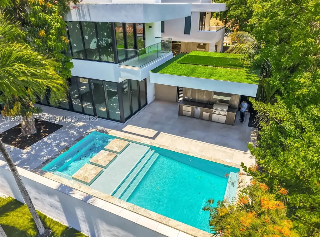 125 SW 29th Road Miami FL 33129