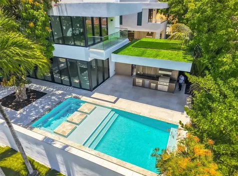 125 SW 29th Road Miami FL 33129