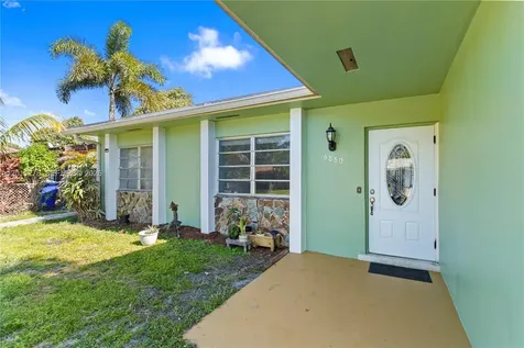 6880 Scott Street Hollywood FL 33024