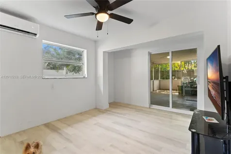 6880 Scott Street Hollywood FL 33024