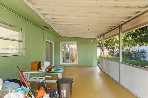 6880 Scott Street Hollywood FL 33024