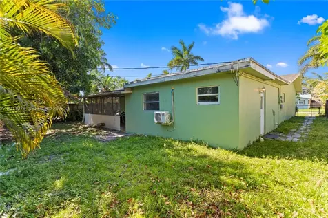6880 Scott Street Hollywood FL 33024