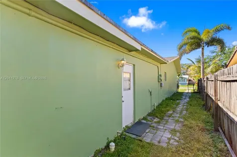 6880 Scott Street Hollywood FL 33024