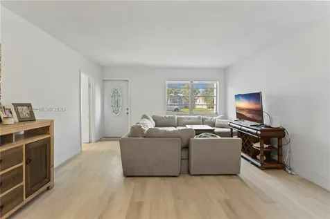 6880 Scott Street Hollywood FL 33024