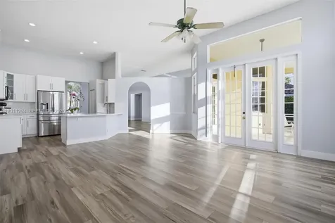 727 Lake Boulevard Weston FL 33326