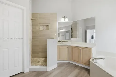 727 Lake Boulevard Weston FL 33326
